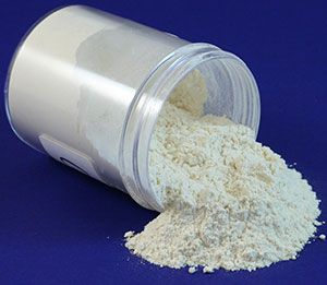 calcium acetylacetonate is a white or off-white powder